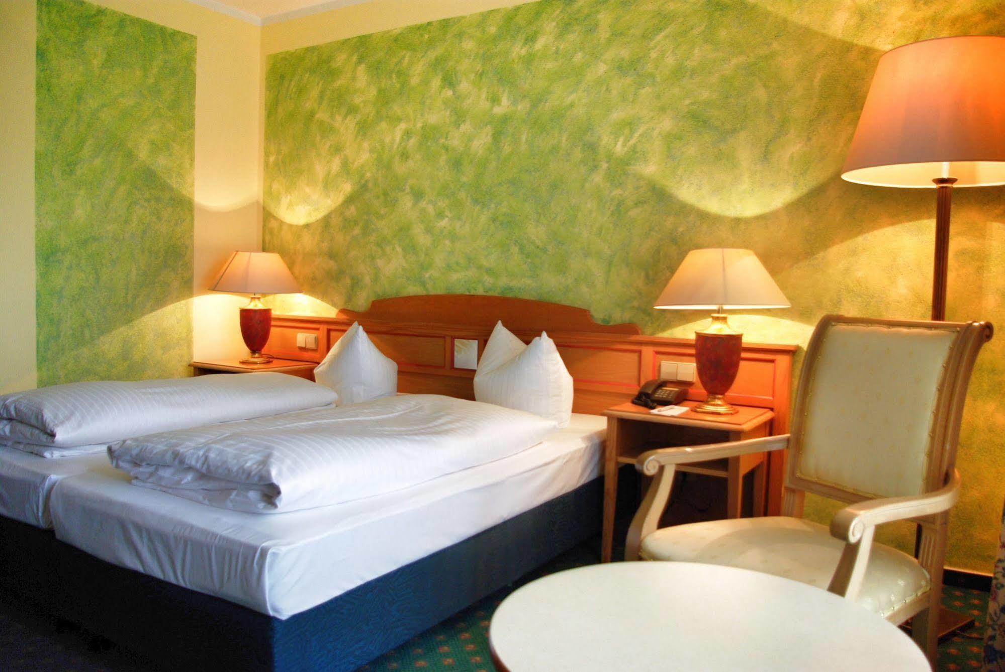 B&B Hotel Гера Экстерьер фото
