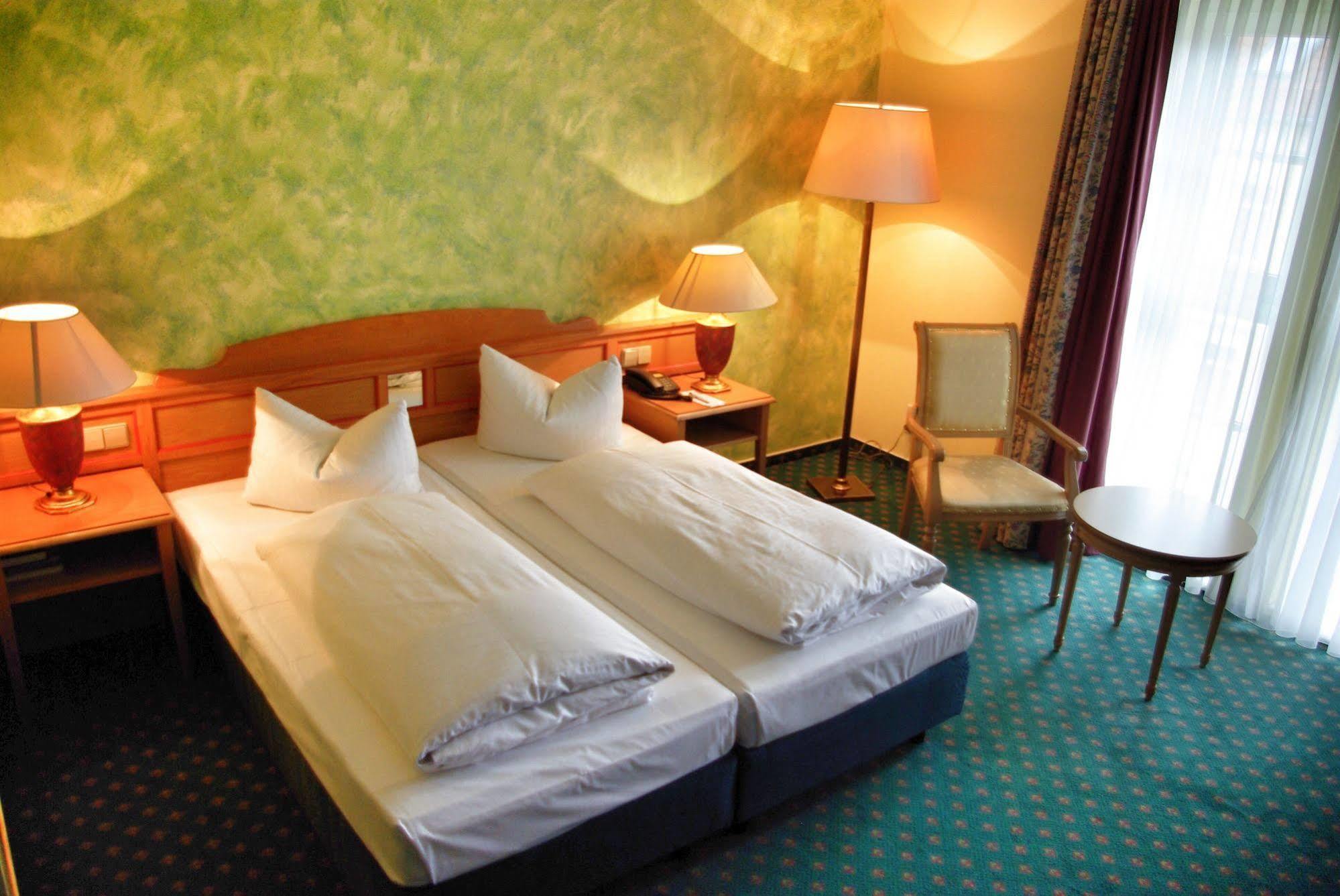 B&B Hotel Гера Экстерьер фото