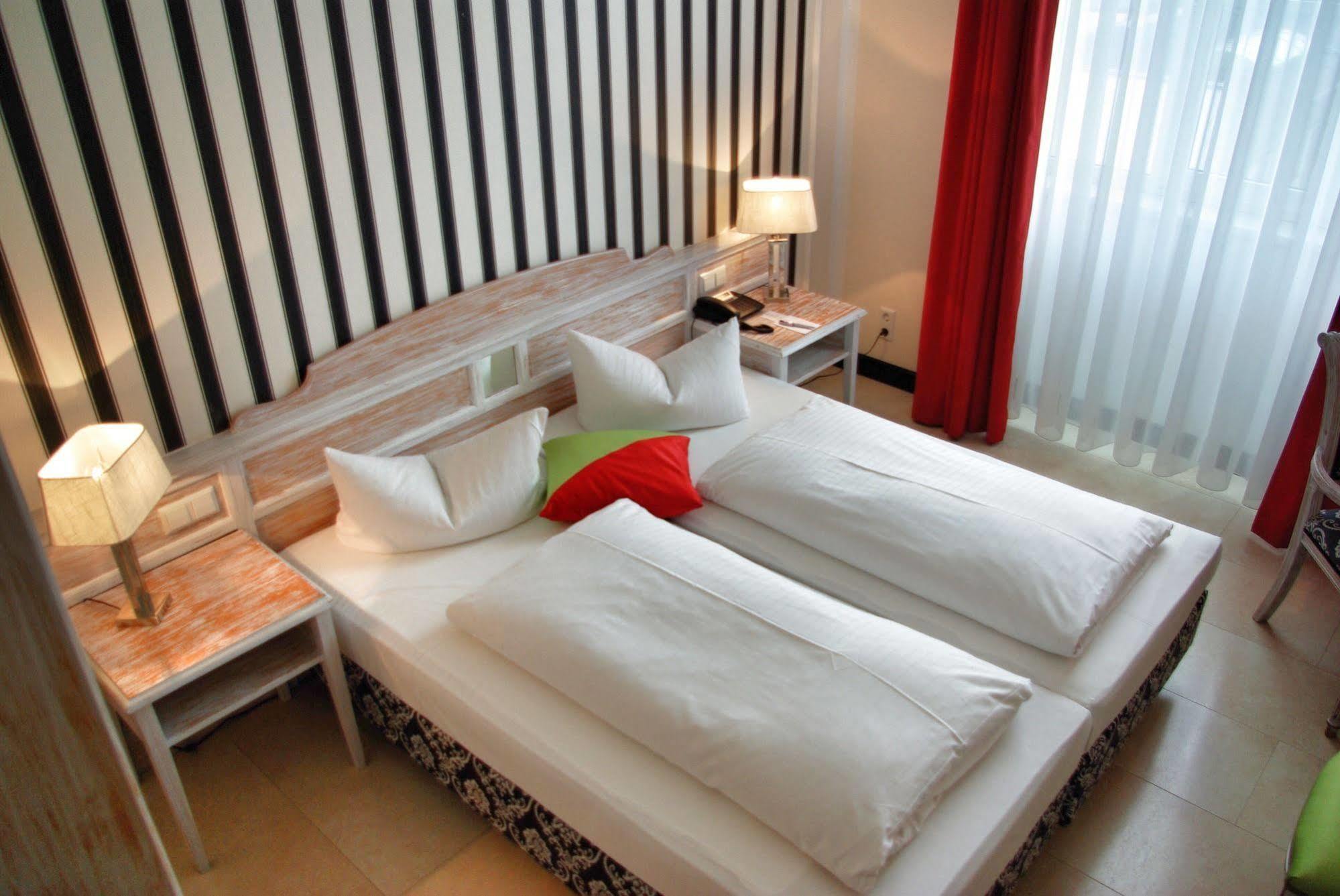 B&B Hotel Гера Экстерьер фото