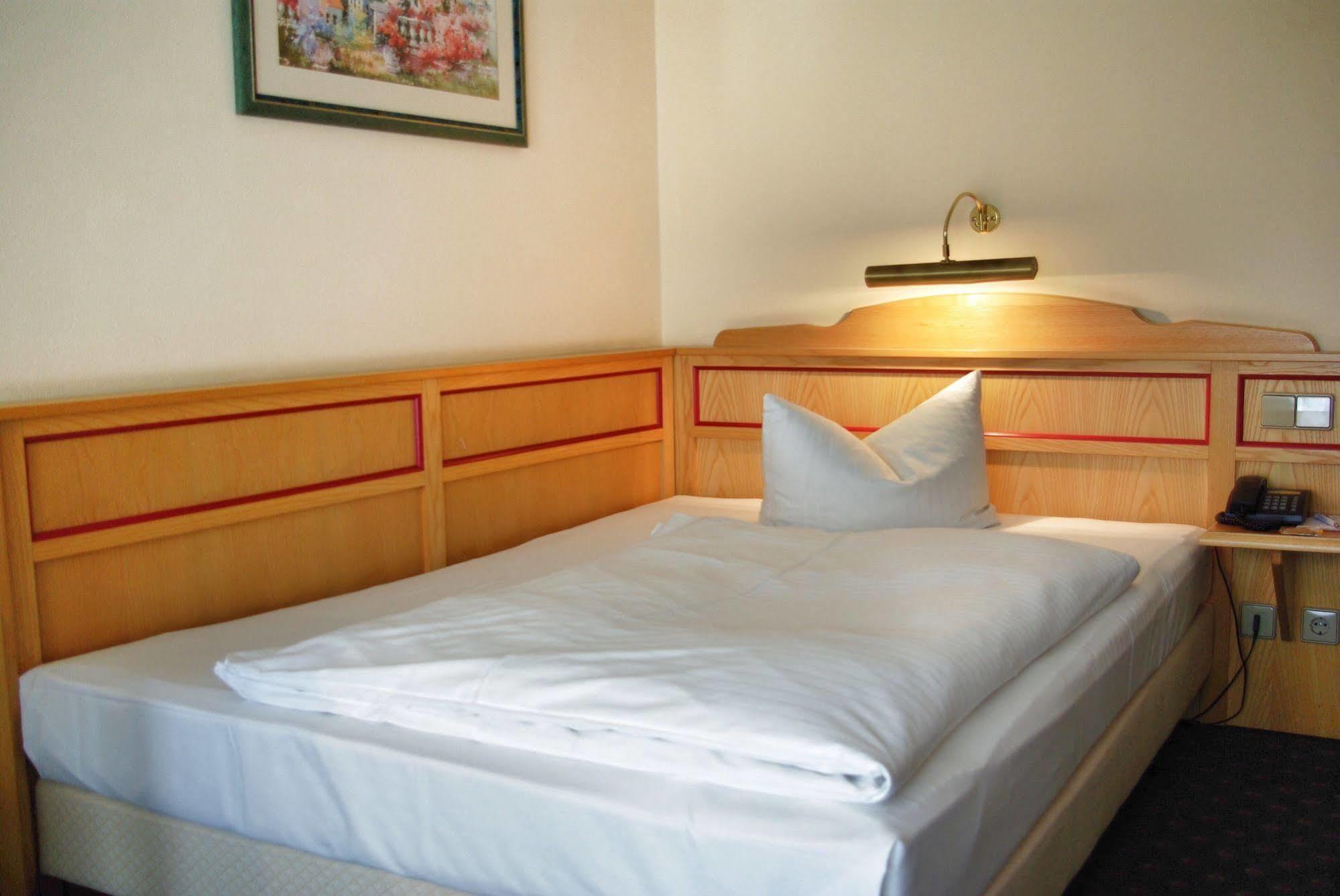 B&B Hotel Гера Экстерьер фото