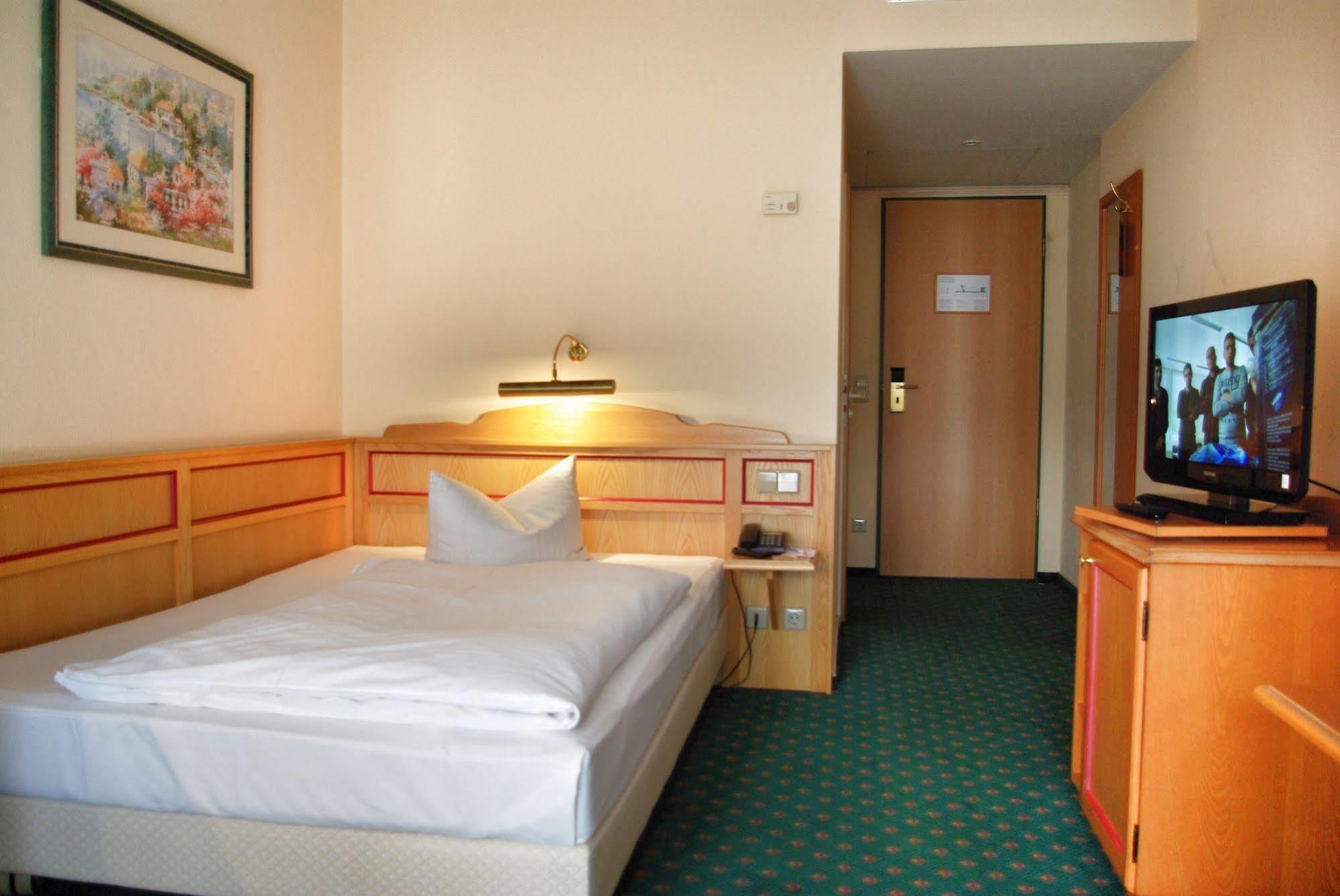 B&B Hotel Гера Экстерьер фото