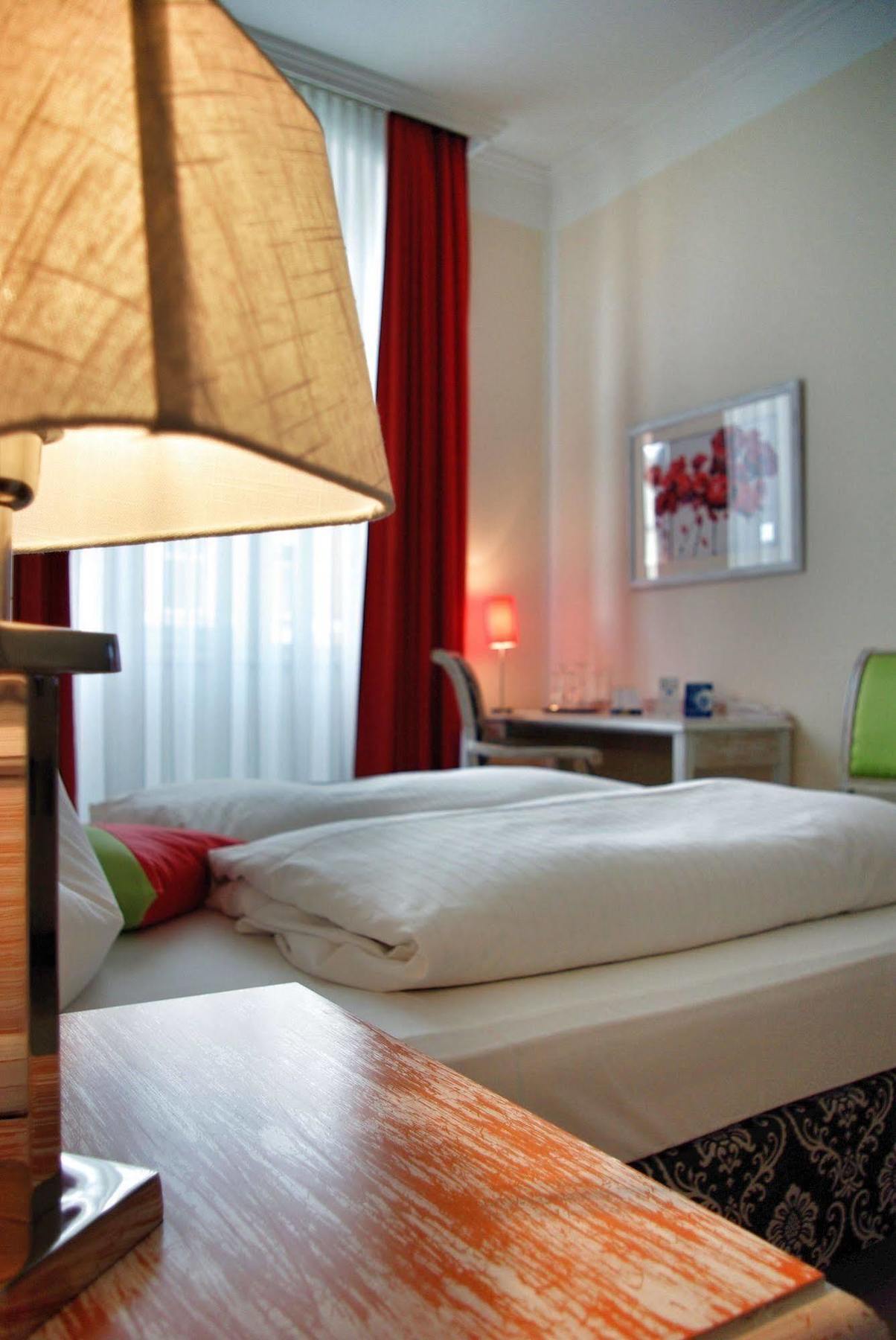 B&B Hotel Гера Экстерьер фото