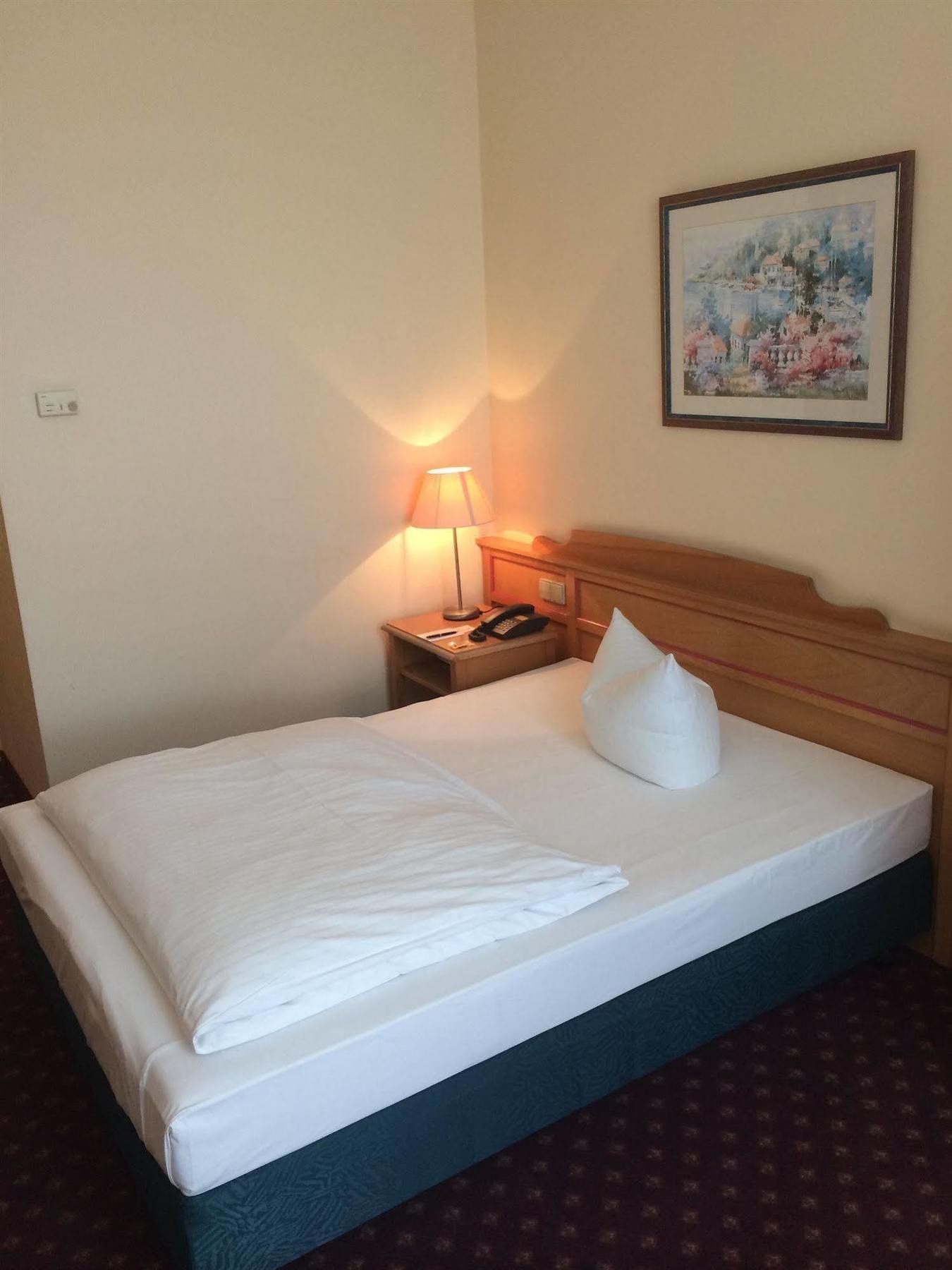B&B Hotel Гера Экстерьер фото