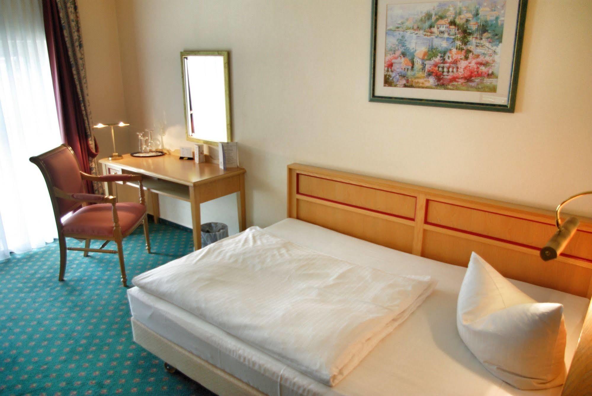 B&B Hotel Гера Экстерьер фото
