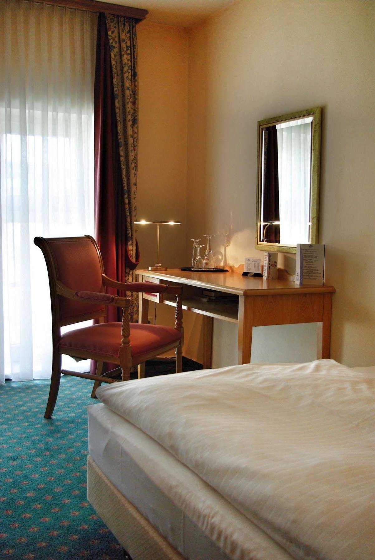 B&B Hotel Гера Экстерьер фото